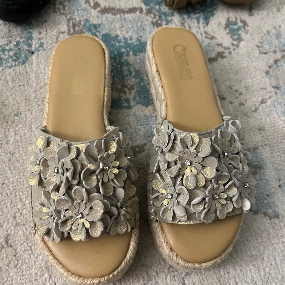 Women's Floral Appliqué Slide Sandals in Light Gray